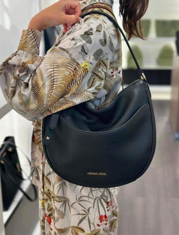 🍀 MK Dover Hobo (Category: Luxury Bags & Wallets) located in Manila. Submitted by shan_kenz (Listing ID 1324930355, Image 1). Description: 🍀 MK Dover Hobo ▪️12" W x 10"H x 3"D 💰P2,700 ▪️Plus SF ▪️Actual photo.
