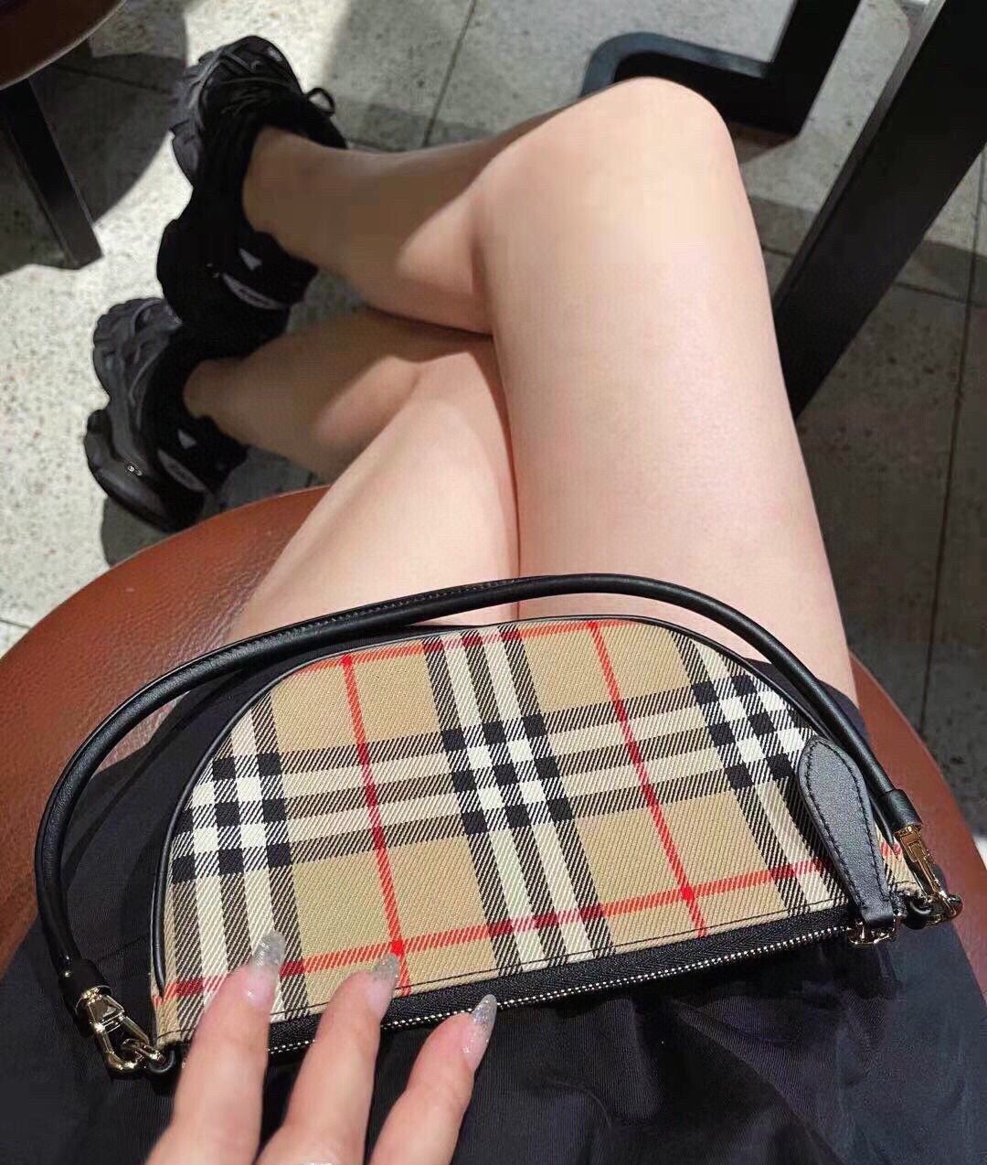 Burberry underarm bag outlet