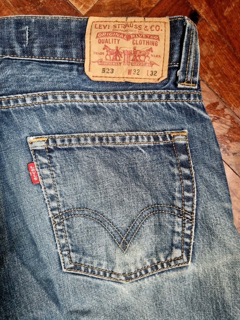Authentic Levi's 523 Jeans Mens Size 32 (Category: Jeans) located in Makati City. Submitted by RedStore (Listing ID 1324959269, Image 1). Description: Authentic Levi's Jeans Vintage Faded Blue Size 32 Excellent condition Small hole inner bottom right leg Faded inner tag Php 500 makati pickup lalamove/shipping c/o buyer text/call: 0929 956 0779.