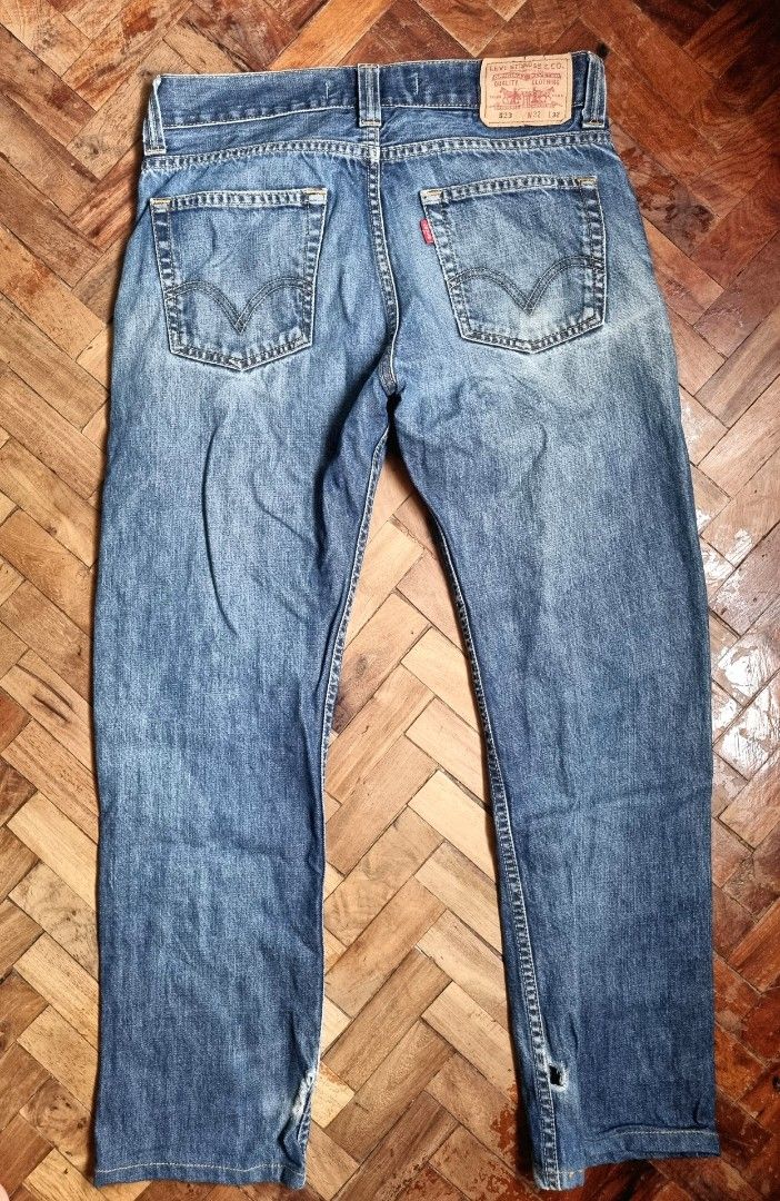 Authentic Levi's 523 Jeans Mens Size 32 (Category: Jeans) located in Makati City. Submitted by RedStore (Listing ID 1324959269, Image 3). Description: Authentic Levi's Jeans Vintage Faded Blue Size 32 Excellent condition Small hole inner bottom right leg Faded inner tag Php 500 makati pickup lalamove/shipping c/o buyer text/call: 0929 956 0779.