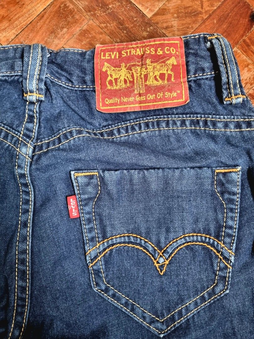 Authentic Levi's Jeans Button Fly Size 29 (Category: Jeans) located in Makati City. Submitted by RedStore (Listing ID 1324955453, Image 1). Description: Authentic Levi's Jeans Button Fly Womens/Unisex Code C182 Slightly used No issues Excellent condition dimensions: L-32 W-29 Php400 makati pickup lalamove/shipping c/o buyer text/call: 0929 956 0779.