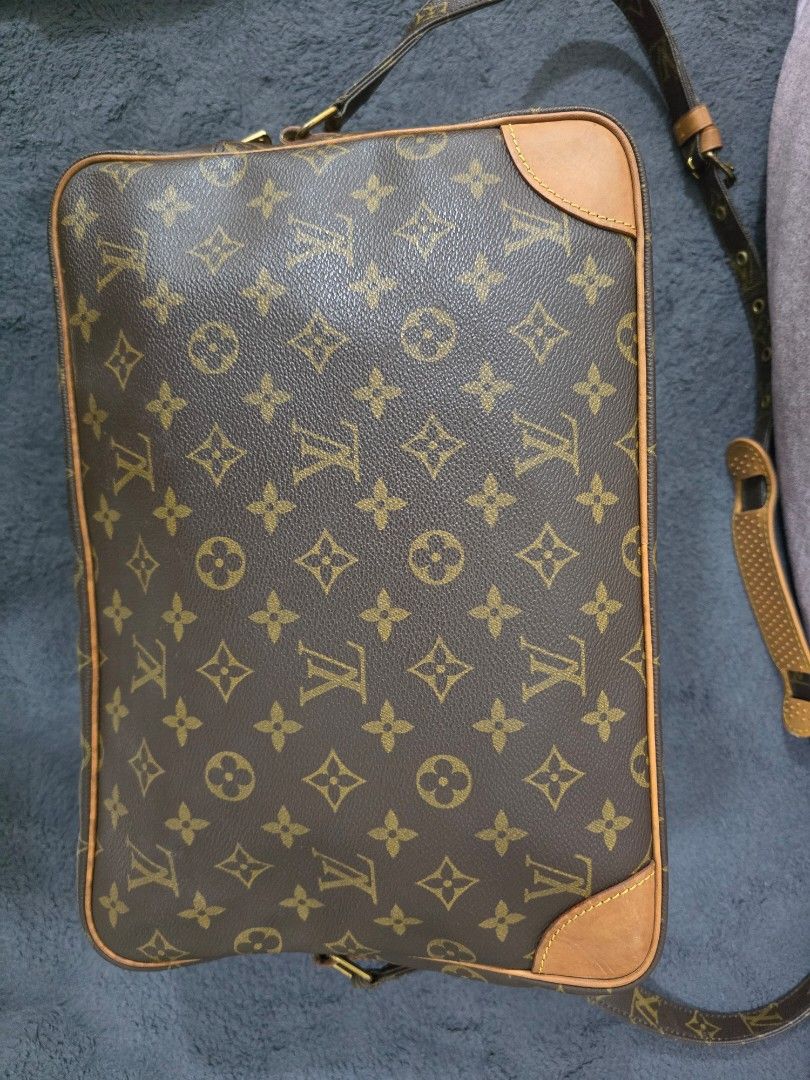 Authentic LV Louis Vuitton Nile GM Laptop Bag (Category: Luxury Bags & Wallets) located in Manila. Submitted by cosmiccloud8 (Listing ID 1324978821, Image 2). Description: Please direct message for faster transaction.