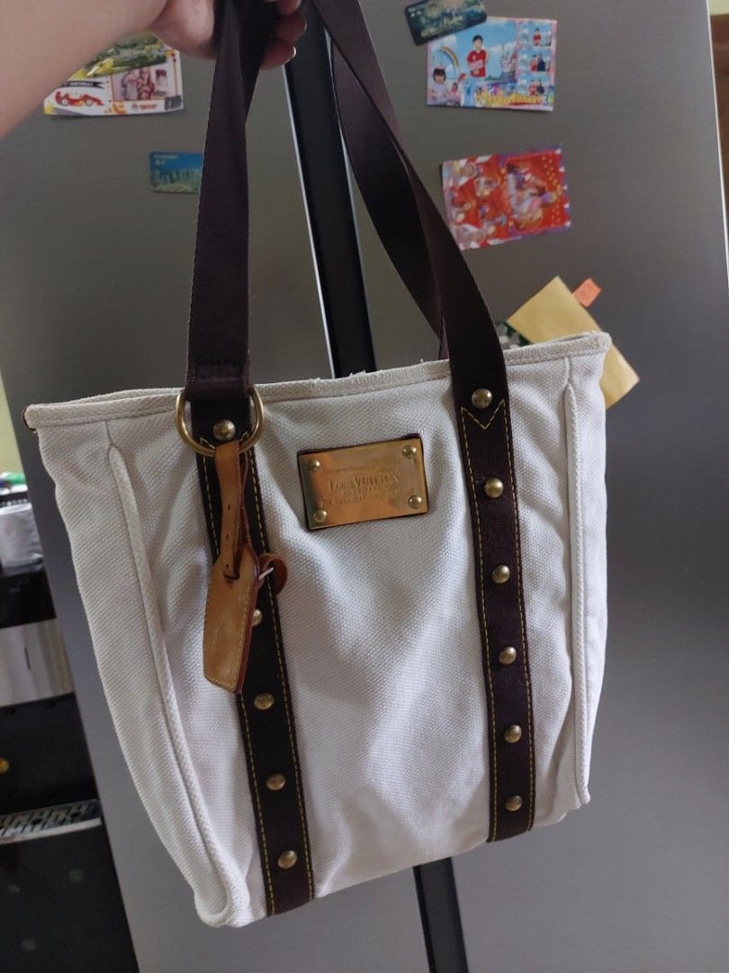 Authentic LV shopper bag Antique Cabas rank AB (Category: Luxury Bags & Wallets) located in Rodriguez. Submitted by lettinggosomethings (Listing ID 1324992772, Image 1). Description: Authentic LV shopper's bag Antique Cabas rank AB flaws on the lips of the bag. unisex po ito.