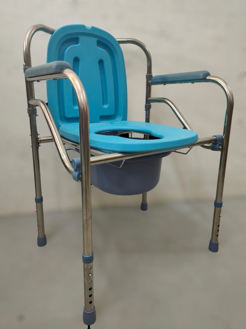 Bedside Commode (Category: Other Assistive Aids) located in Singapore. Submitted by bell_shops (Listing ID 1325046311, Image 1). Description: Bedside Commode Pls note this commode is not suitable to use on wet area due to the galvanized screws, nuts & pins.