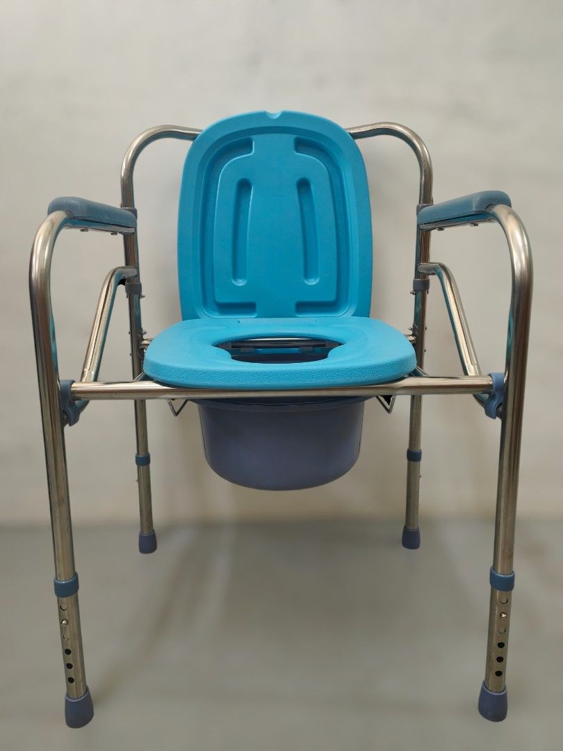 Bedside Commode (Category: Other Assistive Aids) located in Singapore. Submitted by bell_shops (Listing ID 1325046311, Image 2). Description: Bedside Commode Pls note this commode is not suitable to use on wet area due to the galvanized screws, nuts & pins.