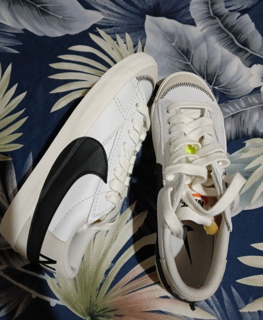 Brand New Nike Shoes (Category: Casual Shoes) located in Batangas. Submitted by anj1221 (Listing ID 1324948459, Image 1). Description: brand new without box.