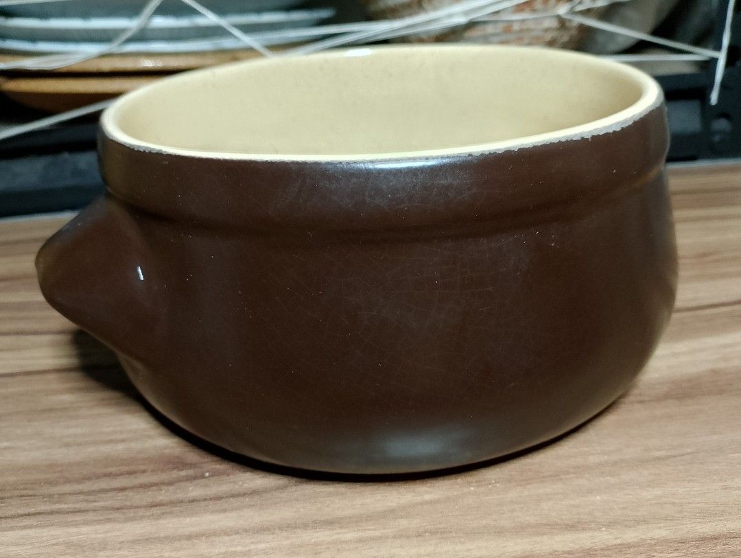 Brown Oven&Stove Safe Pot (Category: Bakeware) located in Valenzuela. Submitted by buylaaaaa (Listing ID 1324964545, Image 2). Description: unused scratches on exterior due to storage VGC handpicked thrifted.