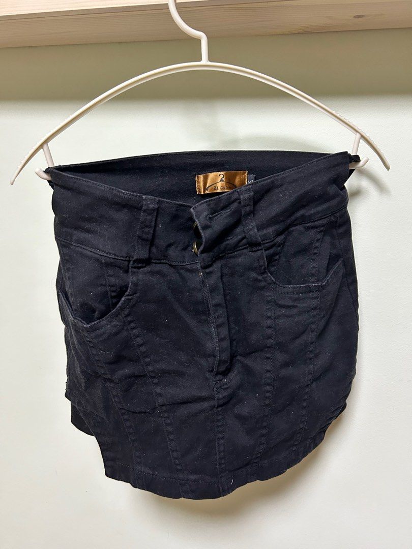 Clothes (Category: Blouses) located in Singapore. Submitted by rynniee_ (Listing ID 1325045331, Image 8). Description: Quote your own price - the more you buy , more discount .