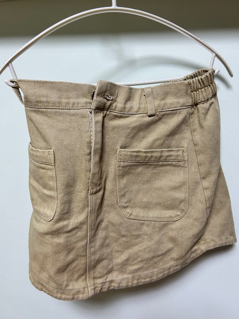 Clothes (Category: Blouses) located in Singapore. Submitted by rynniee_ (Listing ID 1325045331, Image 9). Description: Quote your own price - the more you buy , more discount .