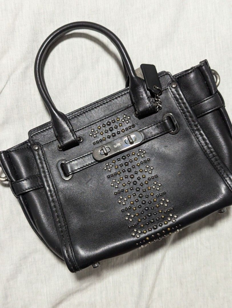 COACH Swagger 21 Bag