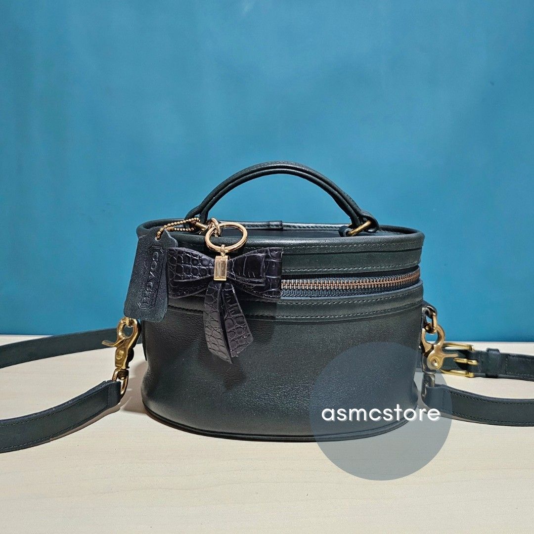 Coach Vintage Trail in Bottle Green (Category: Luxury Bags & Wallets) located in Marikina City. Submitted by asmcstore (Listing ID 1324937241, Image 1). Description: Coach Vintage Trail in Bottle Green Made in the United States October 1994 **RIBBON CHARM NOT INCLUDED** **These are VINTAGE/PRELOVED bags signs of usage might be present** **Bags are cleaned and conditioned**.