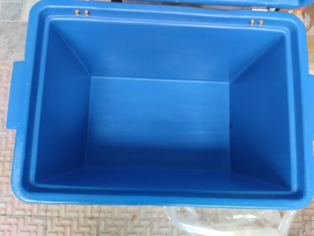 COOLER BOX (Category: Storage Boxes & Baskets) located in Caloocan City. Submitted by Ava_broklyn8888 (Listing ID 1324937556, Image 3). Description: COOLER BOX Size: 110 Liters Brand: Ice flower Onhand now Pick up or lalamove only .