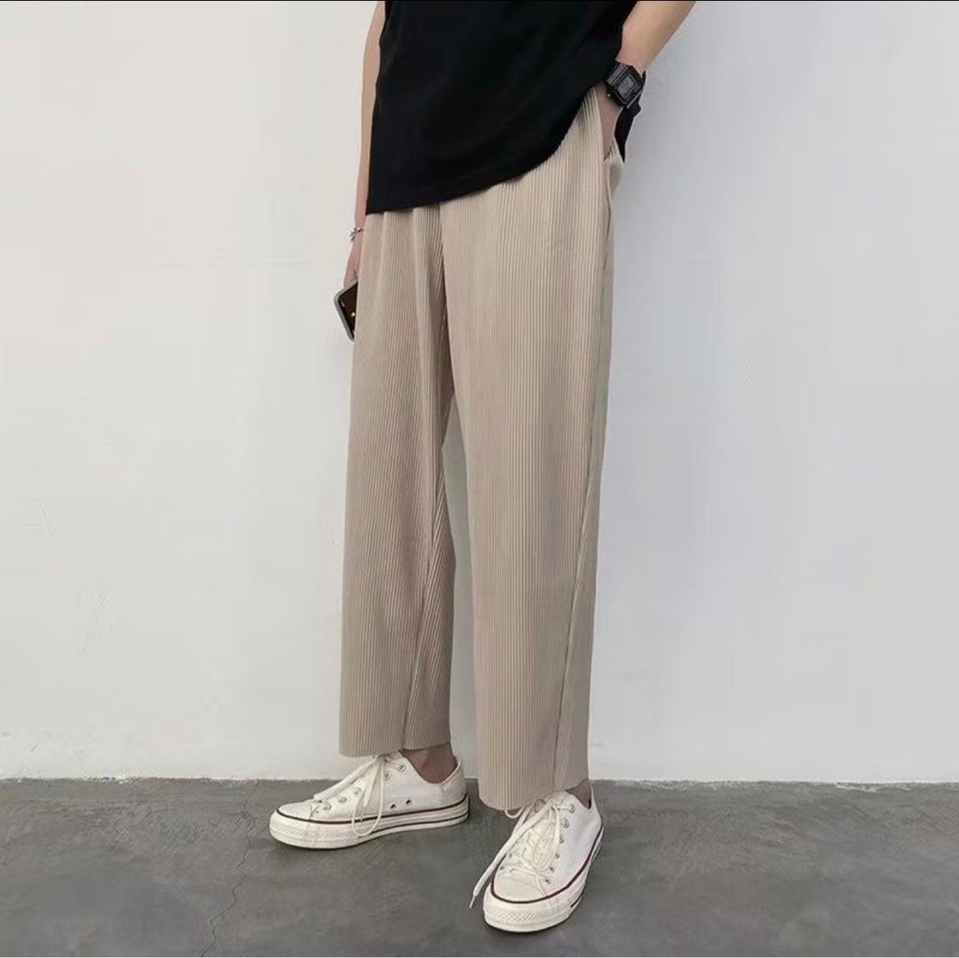 Corduroy Khaki Pants (Category: Trousers) located in Makati City. Submitted by devinwang56 (Listing ID 1325097177, Image 2). Description: size XXL fit waist 44-46.