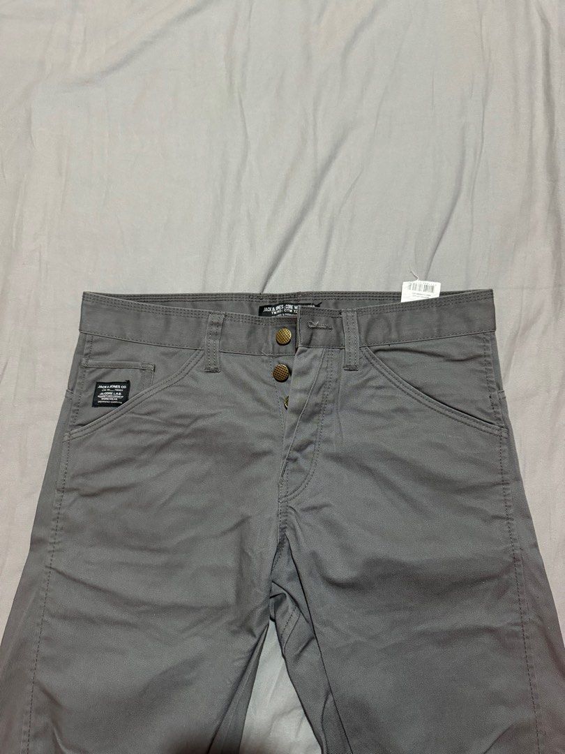 Gray Chino Pants (Category: Chinos) located in Manila. Submitted by mayor1631722 (Listing ID 1324955670, Image 2). Description: Size: 31 Waist 40 L - anti-fit jeans - concave fit Condition: 9/10 Authentic - Used only 2x Gray - no issue Price: Php300 + SF RFS: Decluttering MOP: Gcash/ Bank Transfer(BPI/Security Bank) Loc: QC Ship thru Lalamove/Grab express for NCR, GoGoExpress for Provincial. PM me for more info..