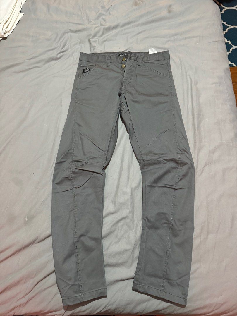 Gray Chino Pants (Category: Chinos) located in Manila. Submitted by mayor1631722 (Listing ID 1324955670, Image 1). Description: Size: 31 Waist 40 L - anti-fit jeans - concave fit Condition: 9/10 Authentic - Used only 2x Gray - no issue Price: Php300 + SF RFS: Decluttering MOP: Gcash/ Bank Transfer(BPI/Security Bank) Loc: QC Ship thru Lalamove/Grab express for NCR, GoGoExpress for Provincial. PM me for more info..