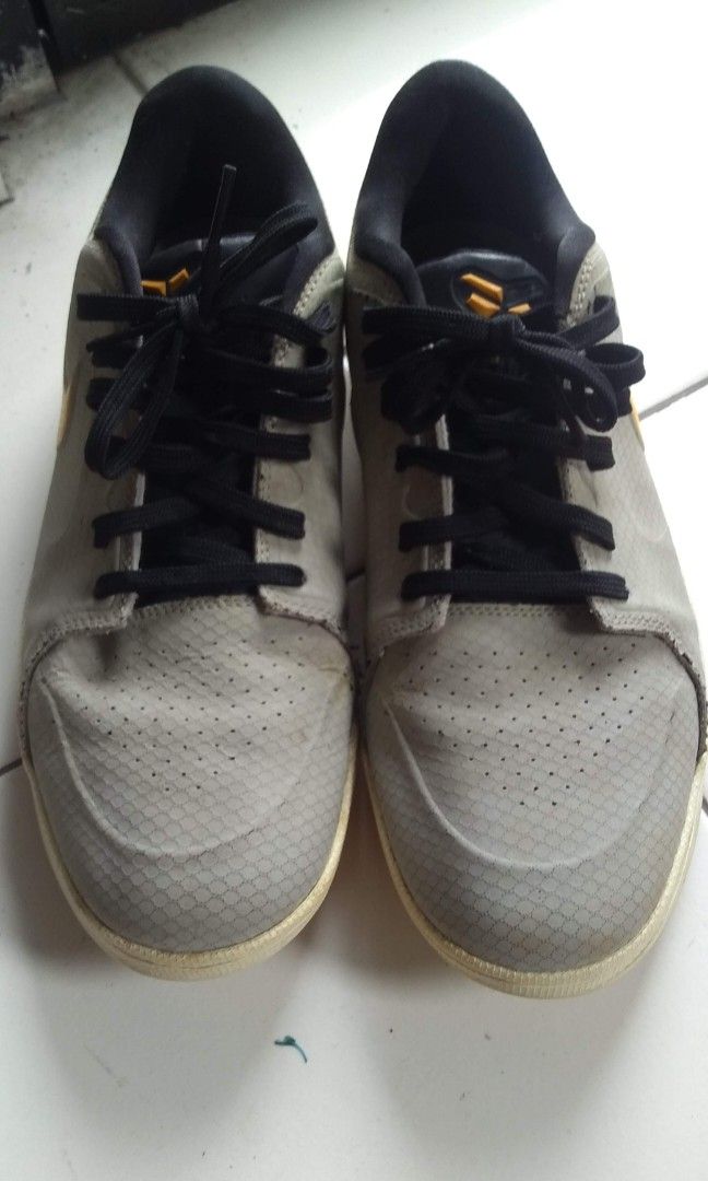 DI JUAL NIKE Zoom KB 24 Preloved Fesyen Pria Sepatu Sneakers di Carousell