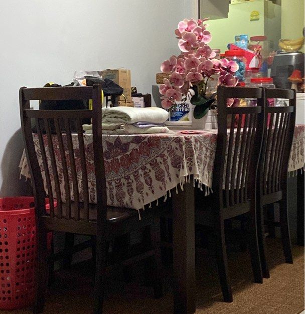 Dining table (Category: Tables & Sets) located in Singapore. Submitted by rghn8y4pby12758 (Listing ID 1325051366, Image 1). Description: Six seater dining table.