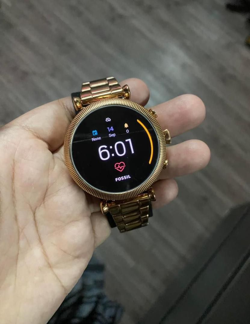 Fossil Smartwatch Women s Fashion Watches Accessories Watches on Carousell