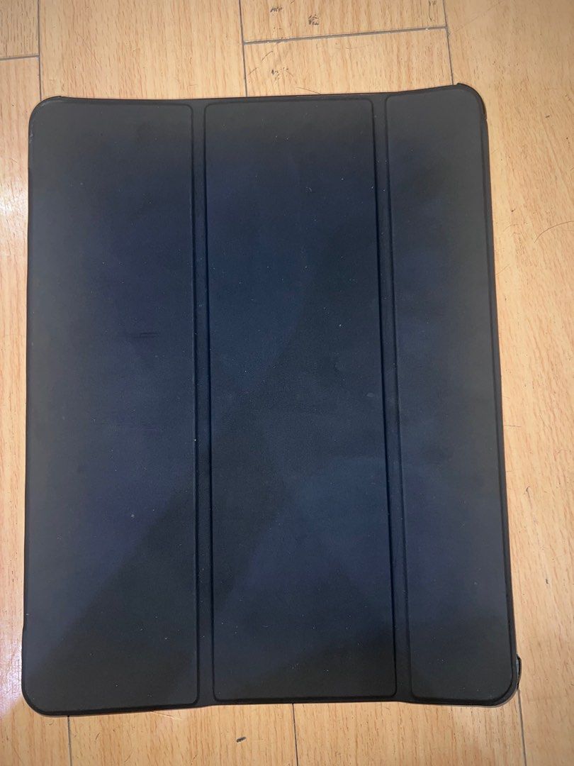 Ipad 12.9 Black Case (Category: Laptop Bags & Sleeves) located in Manila. Submitted by dianeiv (Listing ID 1325009674, Image 2). Description: -fits ipad 12.9 inch -bought this one at SM for 800 -good as new with box pa -rfs: decluttering .
