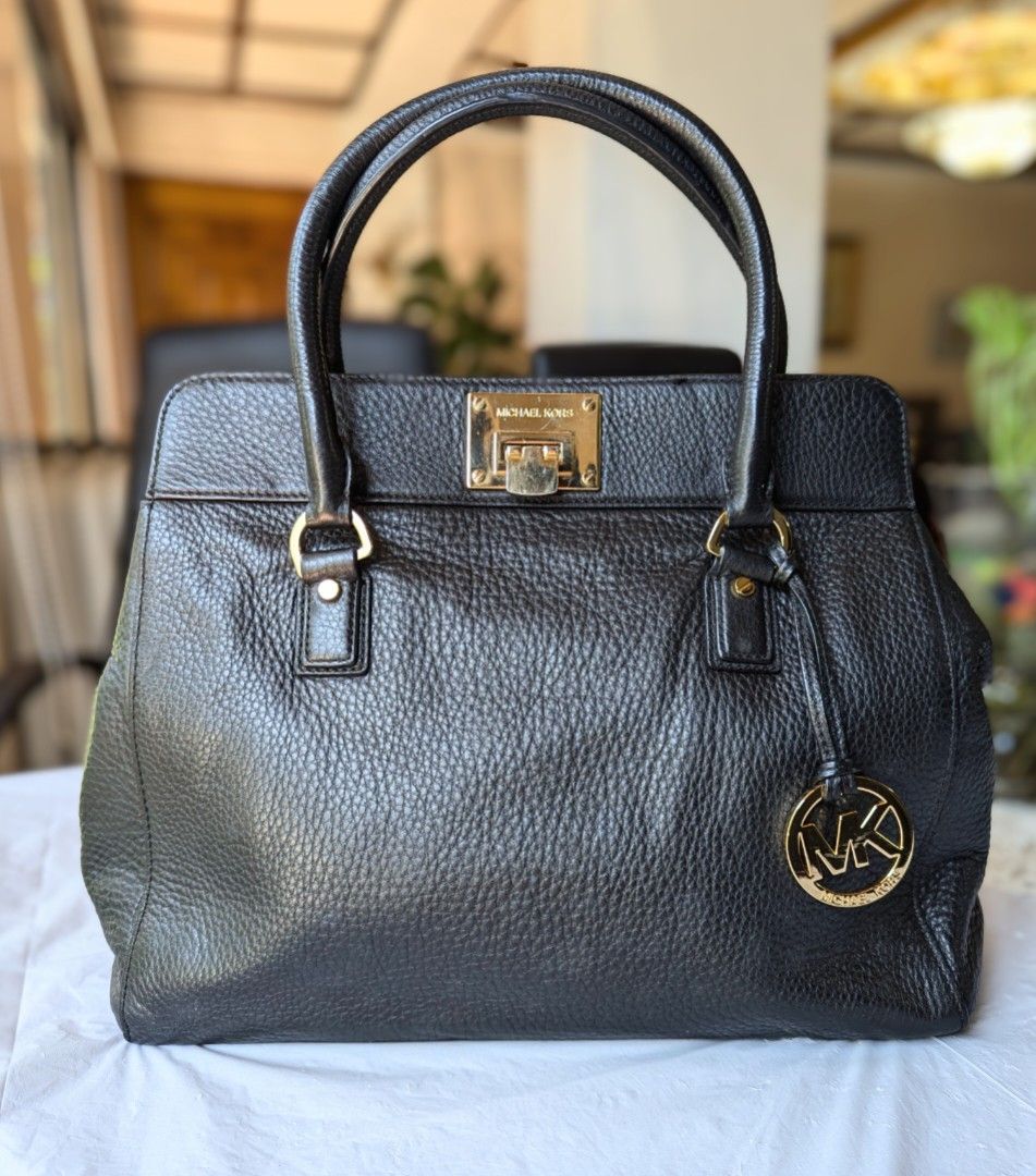 Michael Kors Large Astrid Satchel (Category: Luxury Bags & Wallets) located in Manila. Submitted by jgponti (Listing ID 1325005407, Image 1). Description: Michael Kors Black Details: - EUC - with long strap - super minor scratches on front buckle - super soft leather/material (inner nylon lining).