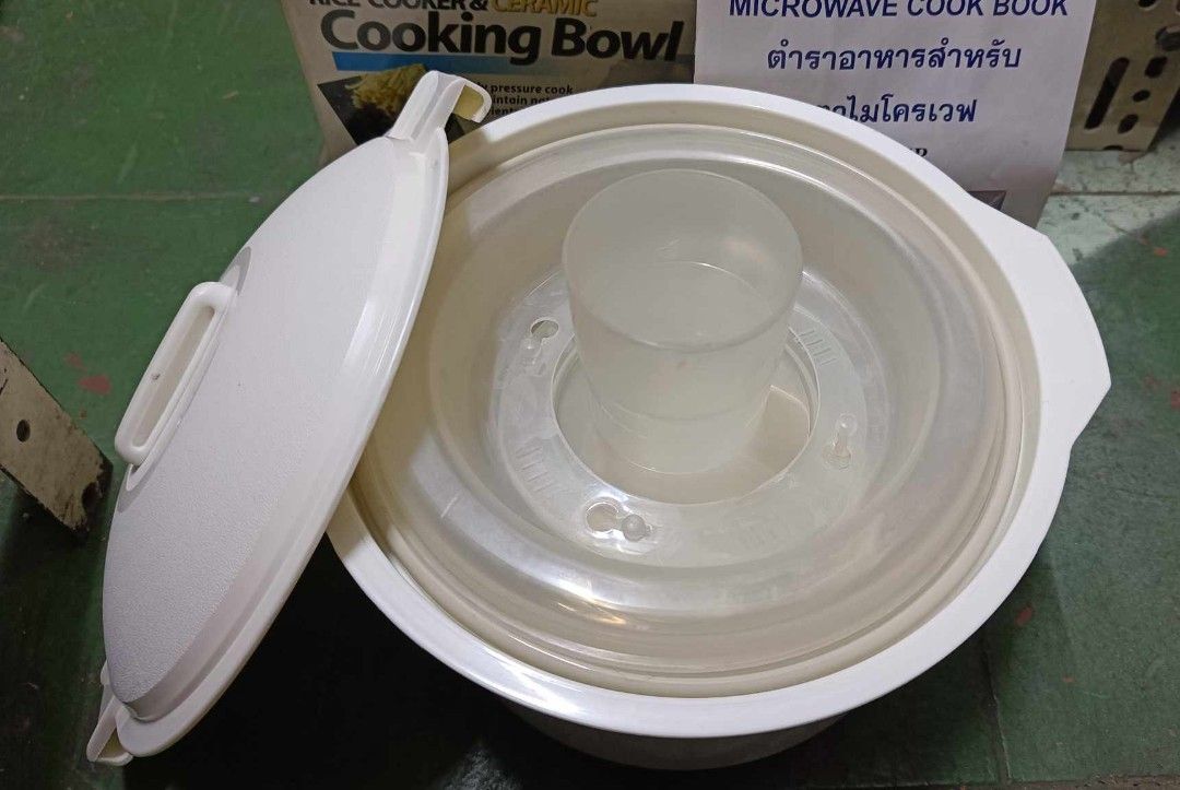 Microwave Rice cooker (Category: Cookers) located in Manila. Submitted by bebekikest39865 (Listing ID 1324997873, Image 3). Description: rice cooker use in microwave new but the box is old due to prolonged stock.