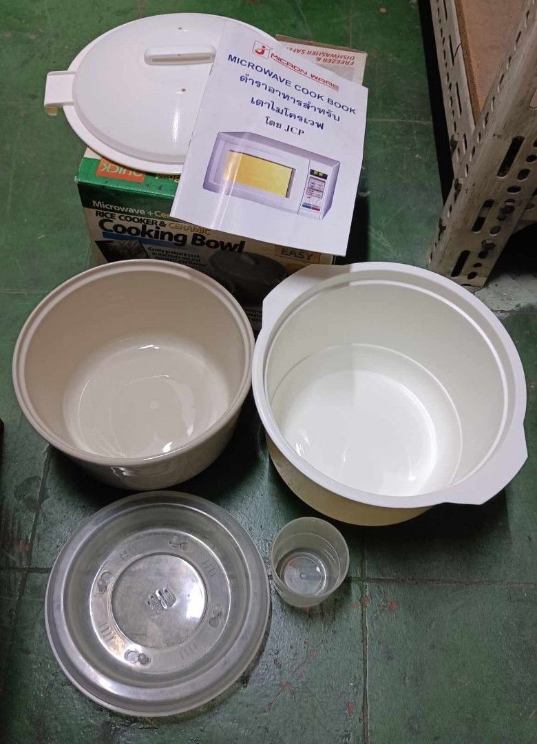 Microwave Rice cooker (Category: Cookers) located in Manila. Submitted by bebekikest39865 (Listing ID 1324997873, Image 2). Description: rice cooker use in microwave new but the box is old due to prolonged stock.