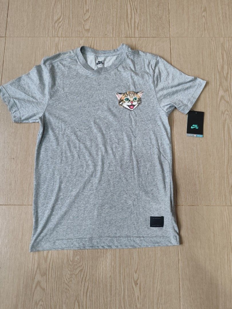 NIKE SB DRIFIT SKATEBOARD SHIRT (Category: Tshirts & Polo Shirts ) located in Baguio. Submitted by herbie08 (Listing ID 1325030029, Image 1). Description: NIKE SB DRIFIT SKATEBOARD SHIRT size small no issues BRAND NEW condition with hang tag.