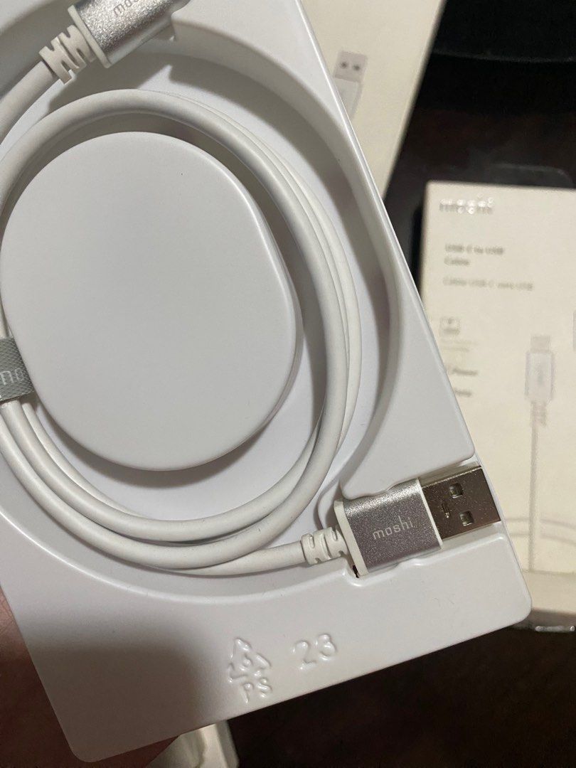 Original Moshi Usb To Usb C Cable [1 meter] (Category: Chargers & Cables) located in Manila. Submitted by razelysonn (Listing ID 1325015557, Image 3). Description: Brand new and original Compatible with iPad With C Ports Fixed price, Below SRP .