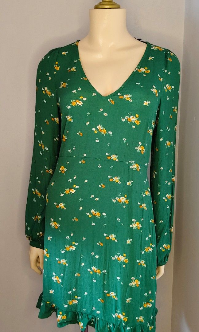 PUFFED SLEEVES DRESS SPORTSGIRL (S-M), Women's Fashion, Dresses & Sets,  Dresses on Carousell