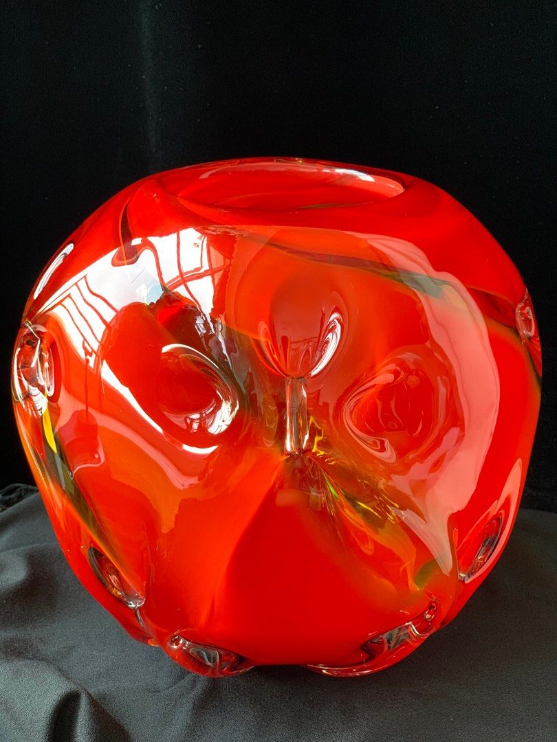 STUNNING VINTAGE CIRCA 1970S 8” HANDBLOWN RED AND YELLOW DIMPLE ART