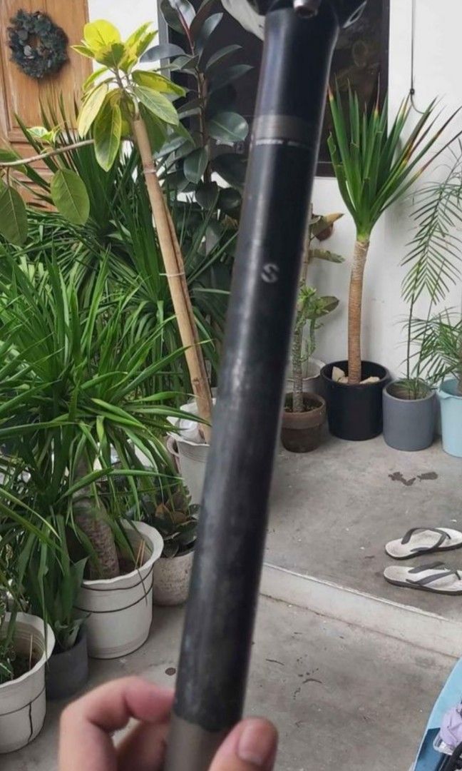 Toseek carbon seatpost (Category: Bicycles) located in Pasig City. Submitted by magicmoike (Listing ID 1324975818, Image 2). Description: Carbon seat post Bought from laz 1499 i think. Selling for 500 pesos na lng Nego. 30.8 diameter 0 setback. Upper antipolo meetups Shipping care of buyer.