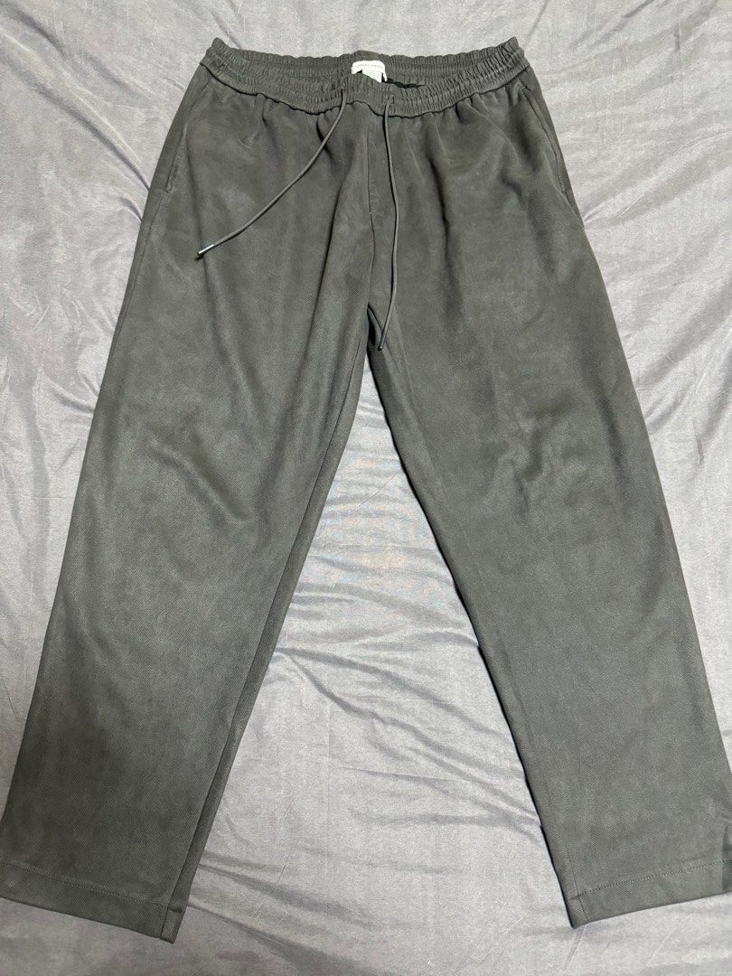 Urban Revivo Pants Grey (Category: Trousers) located in Makati City. Submitted by devinwang56 (Listing ID 1325097499, Image 1). Description: size XL waist 44-46.
