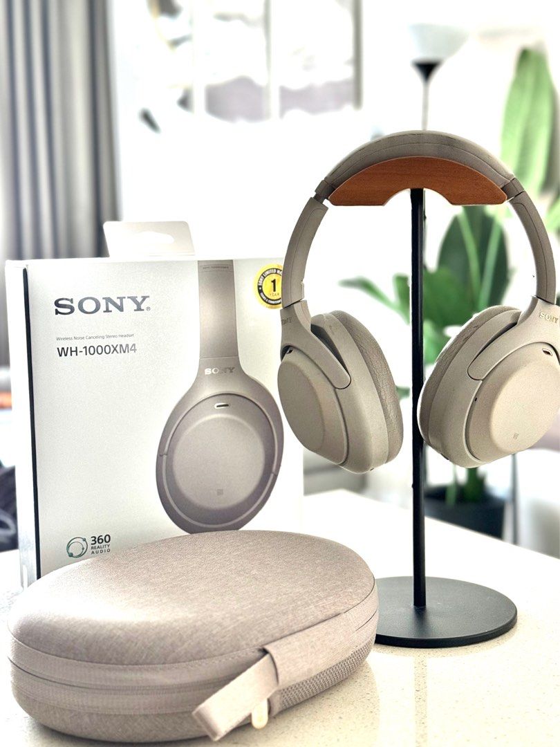 USED Sony WH 1000XM4 Year 2021 FREE Wooden Stand