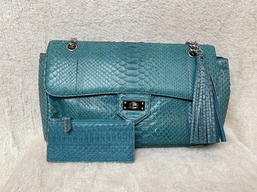 Zarmoi bag (Category: Luxury Bags & Wallets) located in Caloocan City. Submitted by siftedthriftedph (Listing ID 1324970791, Image 1). Description: Comes with card wallet L-13.5in x H-7in Very elegant para sa exotic lovers Convertible sling and shoulder bag.