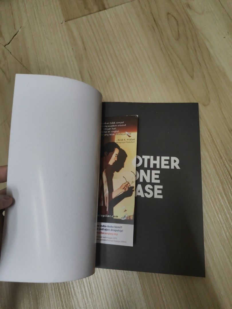 Another One Case (Category: Cases & Covers) located in Puchong. Submitted by numnyum (Listing ID 1325224976, Image 2). Description: tak pernah baca lagi. isi dalam masih baru.