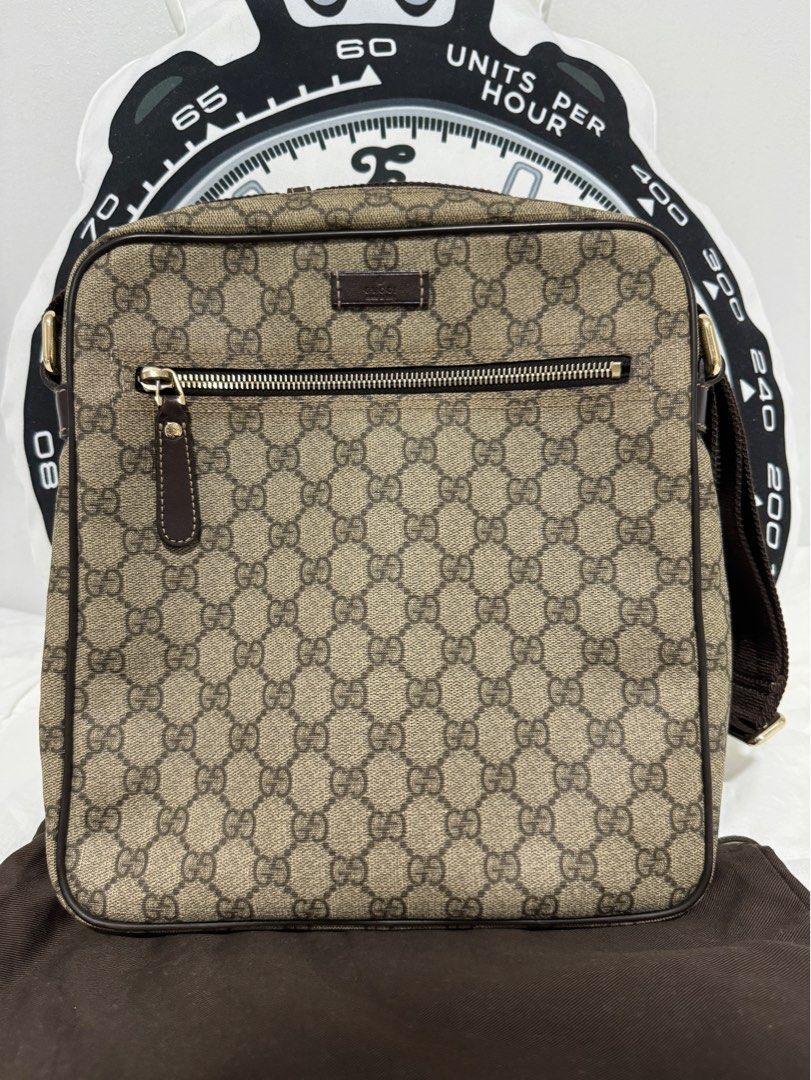 Gucci logo shoulder bag top