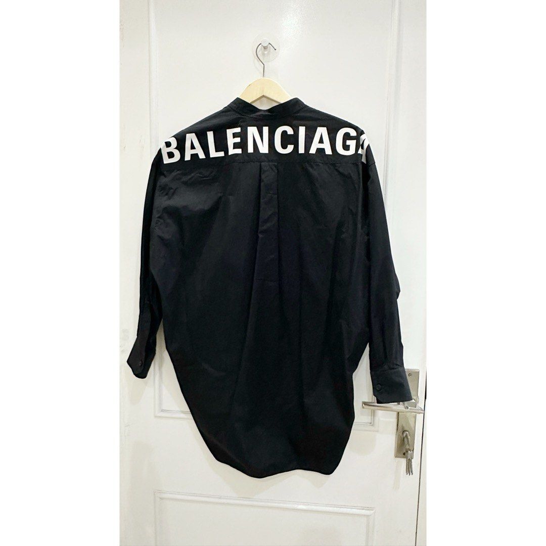 BALENCIAGA KEMEJA AUTHENTIC SIZE 34 (Kategori: Atasan) berada di Jakarta Utara. Dikirim oleh wonderglam (ID iklan 1325244924, Gambar 1). Deskripsi: Like new ORIGINAL BALENCIAGA DIJAMIN 1000% Belinya di Jepang Size 34 Oversized .