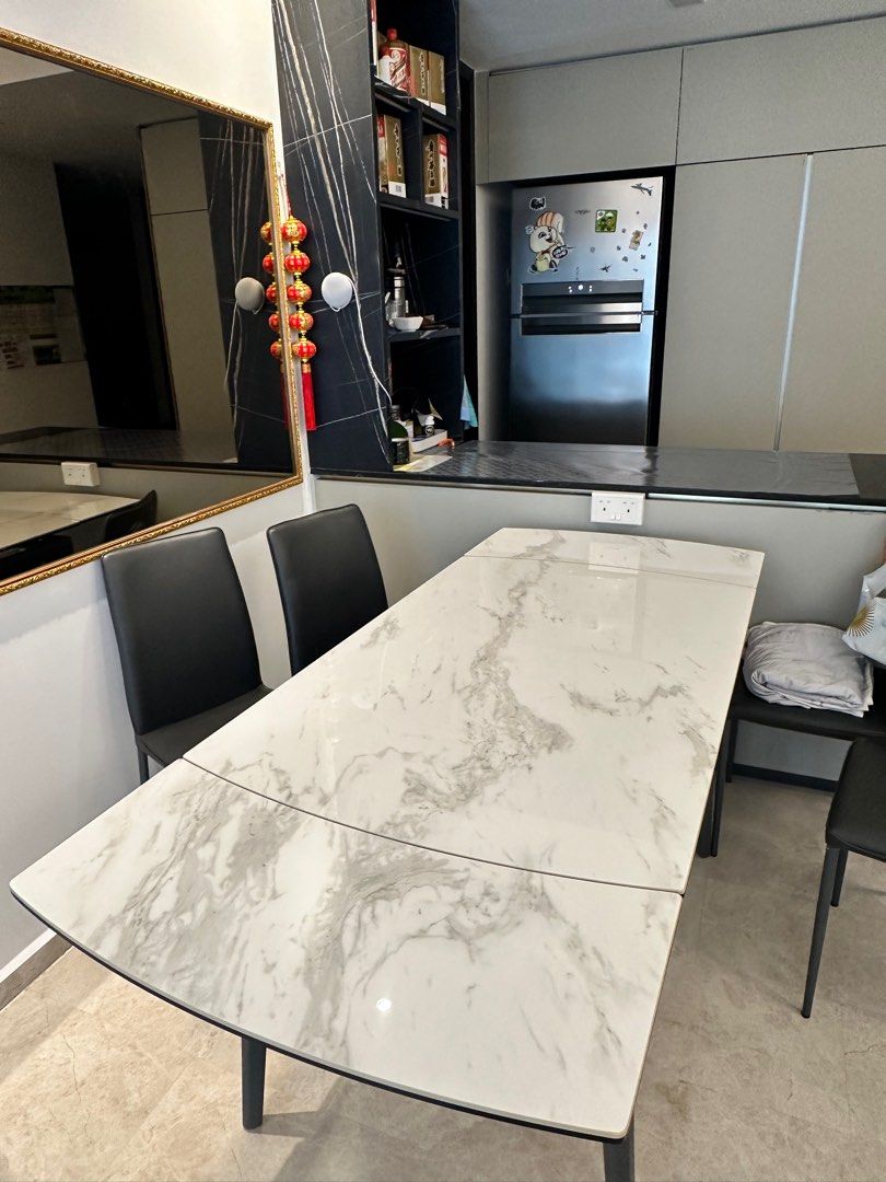 Dining Table (Category: Tables & Sets) located in Singapore. Submitted by lichenyang94057 (Listing ID 1325153991, Image 2). Description: .