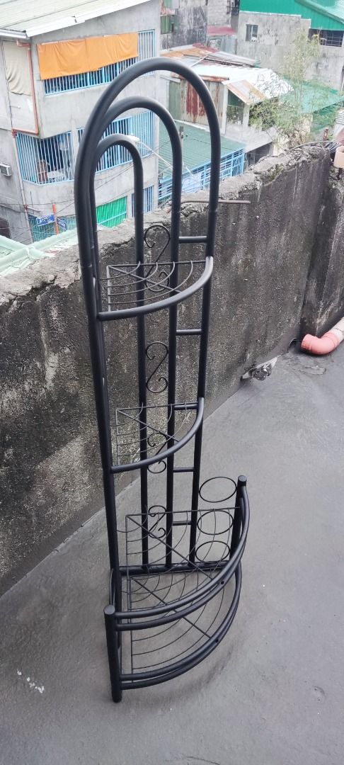 Display Rack (Category: Other Home Decor) located in Manila. Submitted by thirdyboyyy (Listing ID 1325224071, Image 3). Description: Display Rack Lagayan ng mga display .