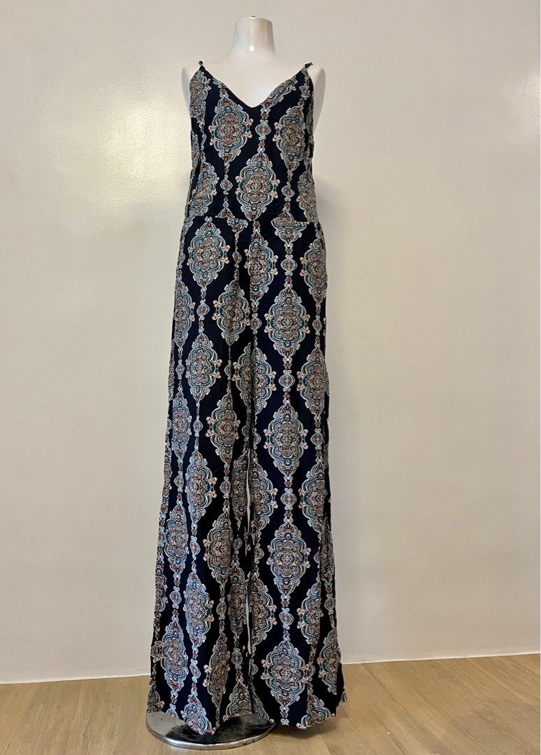 elegant jumpsuit (Category: Jumpsuits) located in Quezon City. Submitted by samjonas (Listing ID 1325168690, Image 1). Description: elegant ang dating . nakakatangkad. Not made of cheap material. side pockets.