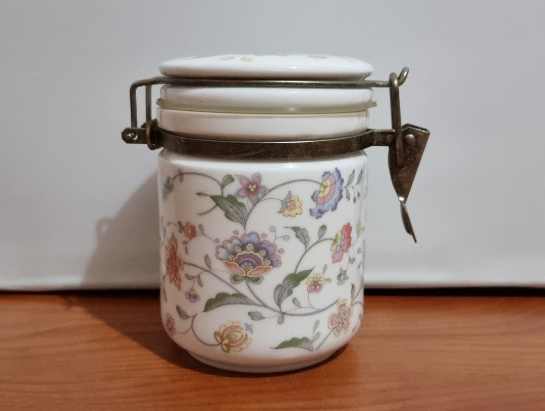 Garo Boulogne Sealed Storage Container (Category: Food Organization & Storage) located in Binangonan. Submitted by c_r_i_s (Listing ID 1325161724, Image 1). Description: Garo Boulogne Sealed Storage Container Floral Ceramic With clamp and rubber gasket Dimensions: With minor signs of use In very good condition!.