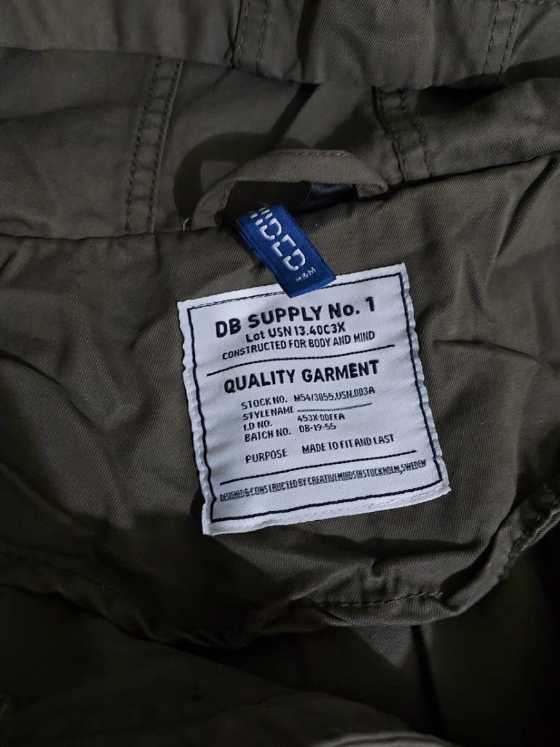 H&M military style long jacket (Category: Coats, Jackets and Outerwear) located in Makati City. Submitted by tapsj (Listing ID 1325268357, Image 2). Description: H& m divided Long military style jacket with hood Size Large Shoulder 21 inch Chest 24.5 inch Sleeves 27.5 inch Length 39 inch.