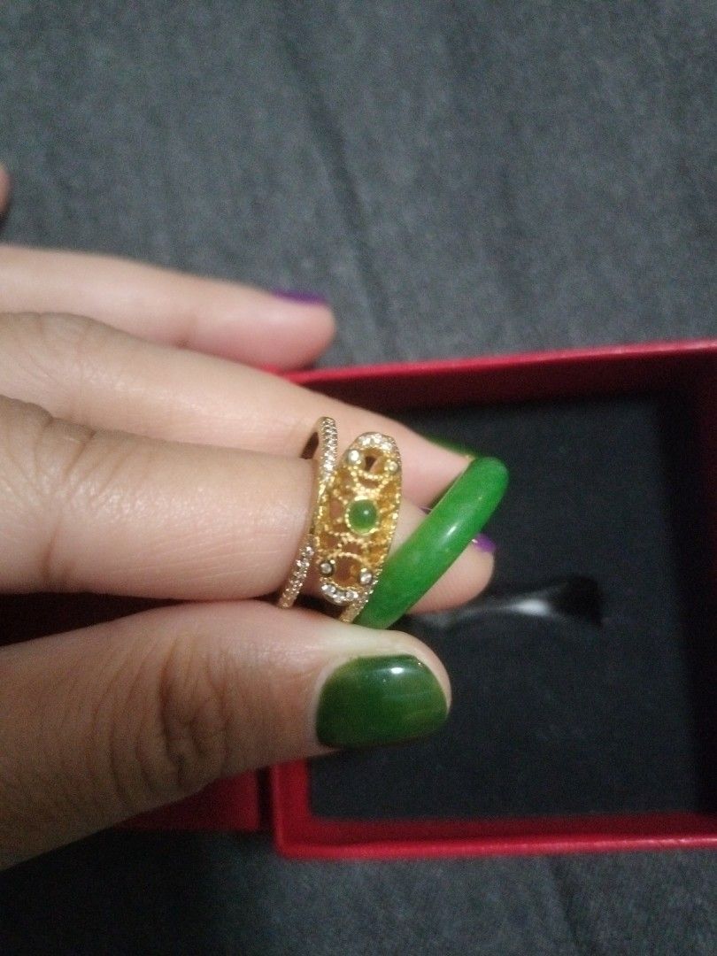 Jade statement ring (Category: Rings) located in Singapore. Submitted by otakuworld (Listing ID 1325226562, Image 3). Description: Jade is not real, it is highly probable resin. It looks very nice as a cosplay ring or statement ring in general. Gold color is not tarnished. Jade can be removed from the gold ring..