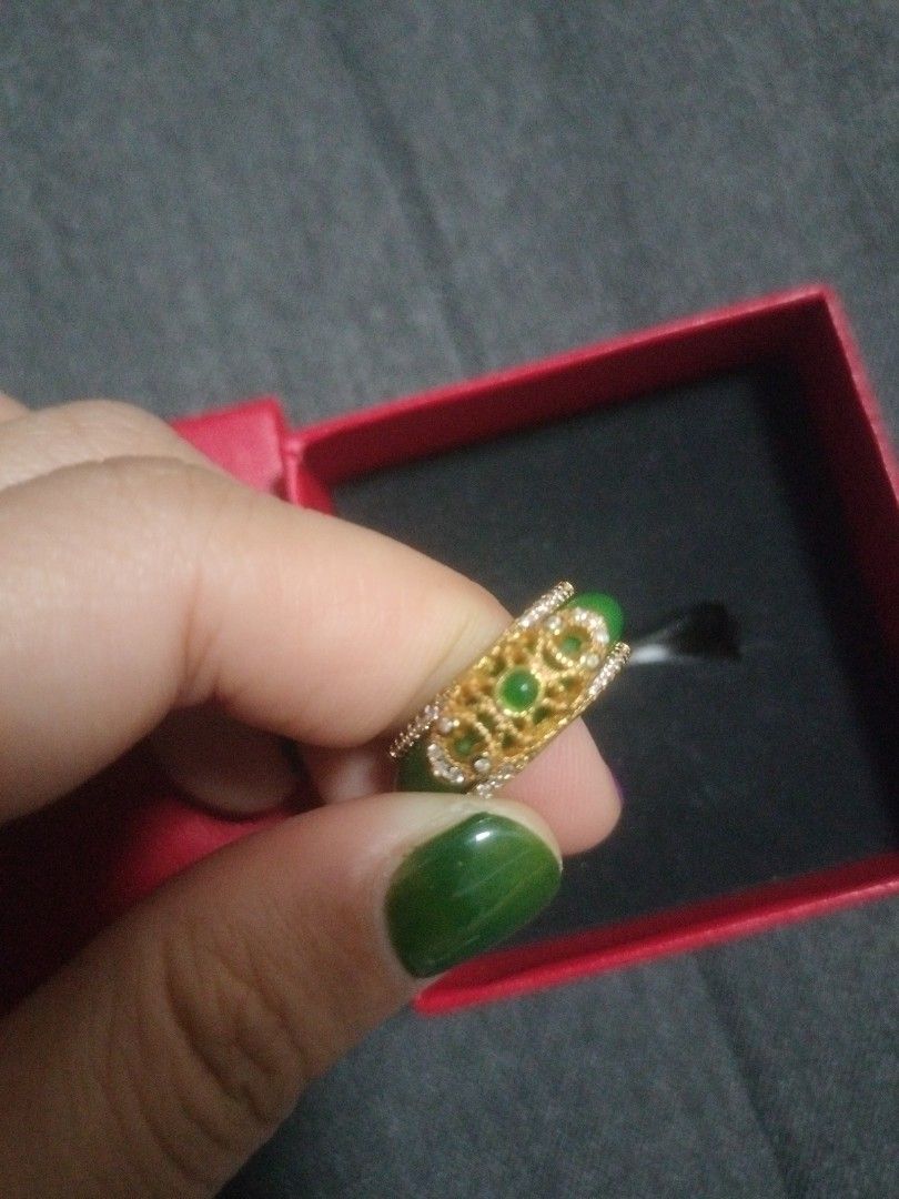 Jade statement ring (Category: Rings) located in Singapore. Submitted by otakuworld (Listing ID 1325226562, Image 2). Description: Jade is not real, it is highly probable resin. It looks very nice as a cosplay ring or statement ring in general. Gold color is not tarnished. Jade can be removed from the gold ring..