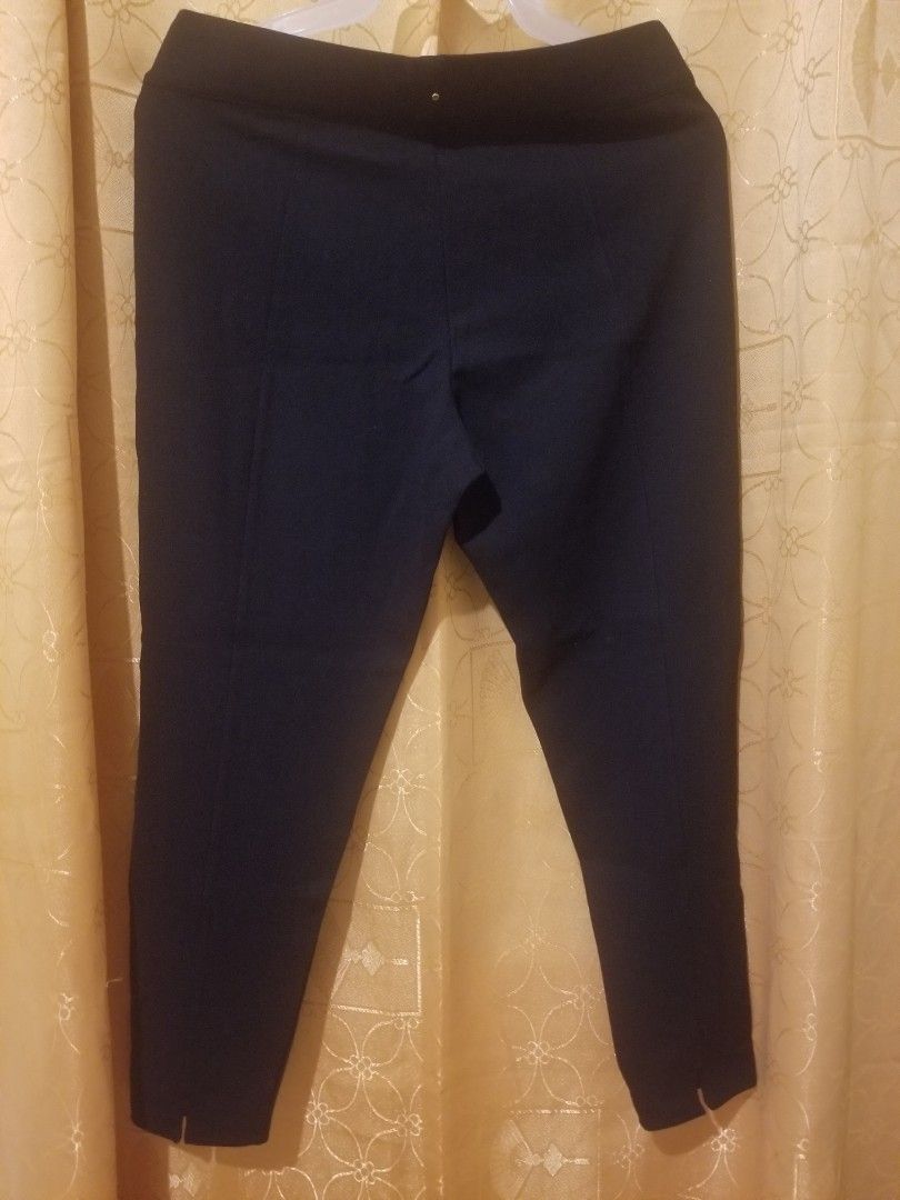 Leggings/ Pants ( CUYANA) (Category: Jeans) located in Manila. Submitted by quitmagadia (Listing ID 1325247492, Image 2). Description: New arrival❣ From US❣ Leggings Pants for women CUYANA Color: Black na black sya at makapal ang tela. minsan lng nagamit.mukhang bago pa. may slit ang baba bandang likod Size: XL.