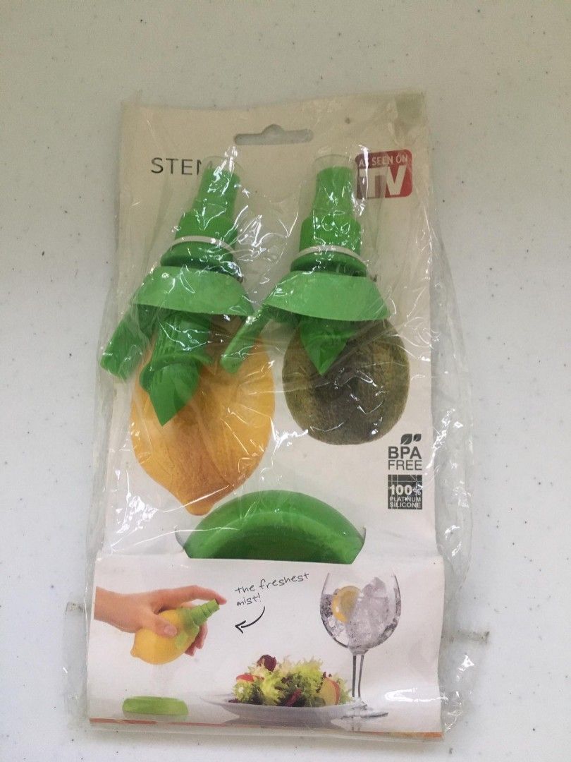 Lemon Squeezer/Spray (Category: Juicers, Blenders & Grinders) located in Manila. Submitted by all.dressed.up (Listing ID 1325127987, Image 1). Description: Lemon Squeezer/Spray Brand New, stocked only.