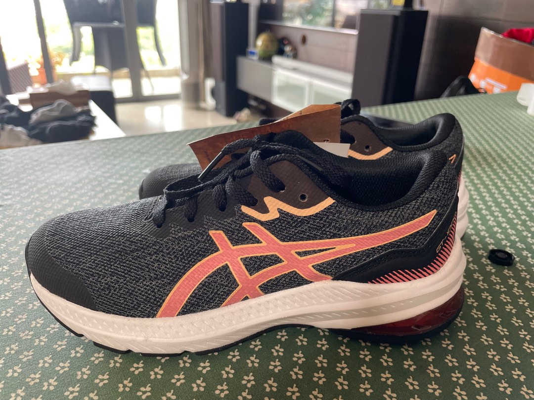 Boys new balance 99 top
