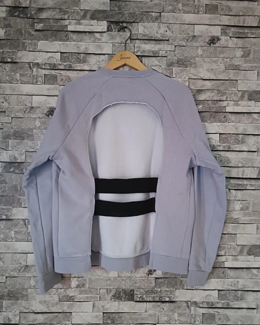 Sale Nike drifit backless sweatshirt Fesyen Wanita Pakaian Wanita Atasan di Carousell