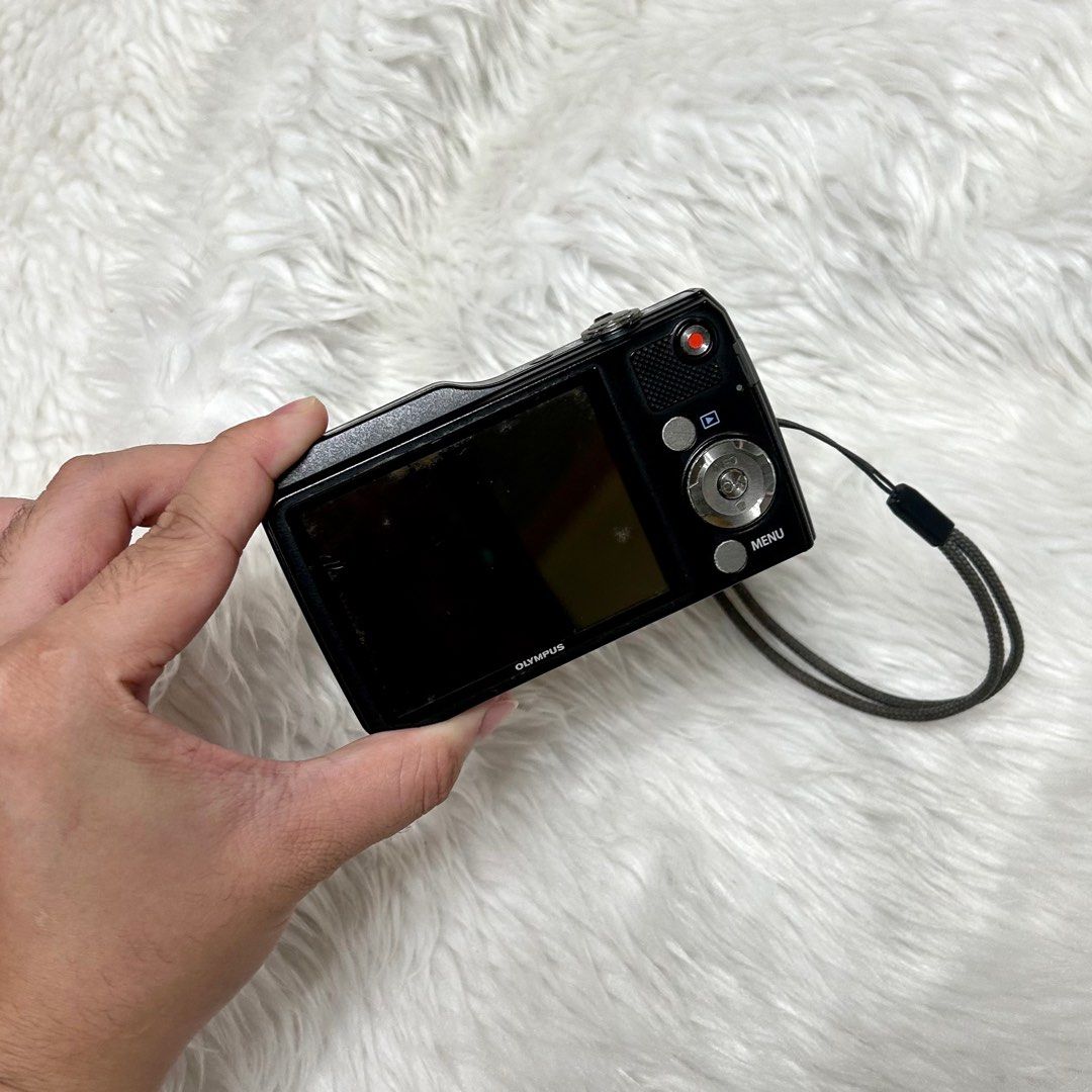 Olympus VG-170 Digicam Digital Camera (Category: Cameras) located in Cavite. Submitted by digi.bratz (Listing ID 1325263413, Image 3). Description: 𝙊𝙡𝙮𝙢𝙥𝙪𝙨 𝙑𝙂-170 in Black 📸🖤 (Crowd's favorite) HIGHLIGHTS 🖇️ - 14 Megapixel - CCD sensor - 14x optical zoom (28-392mm equivalent in 35mm format), f/3.0 - f/5.9 - 4x Digital Zoom - 3.0-inch LCD screen with 230,000 pixels - ISO Range: ISO 80 to 1600 - Digital Image Stabilization Video Recordi