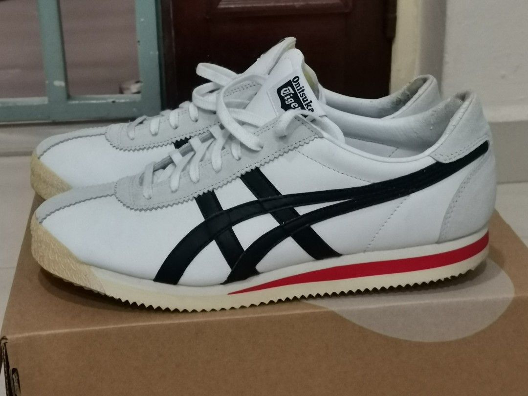 Onitsuka Tiger Corsair Black (Category: Sneakers) located in Singapore. Submitted by fr3akaz0id (Listing ID 1325255570, Image 2). Description: Selling a good condition Onitsuka Tiger Corsair Black shoes. Bought from another seller in carousell and only wear it once and it didn't fit me so decided to sell it. Outer condition is like new but inside of shoes at the heel side are peeling off as shown in last 3 pics. It's not visible from the outside 